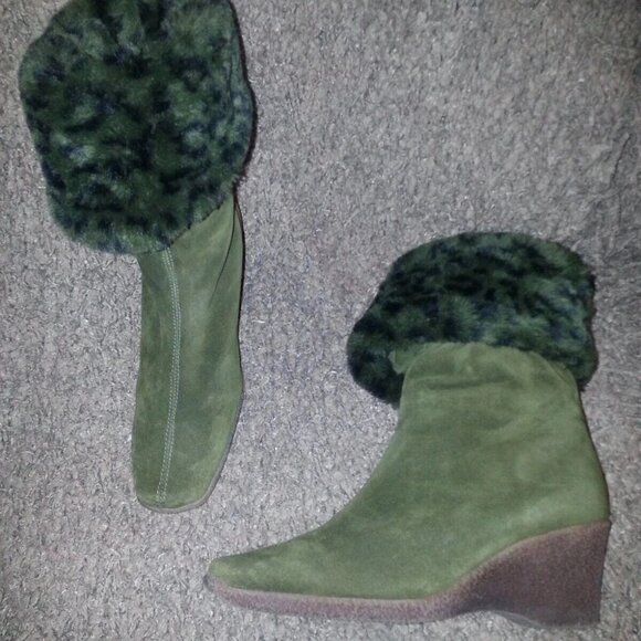 AQUATALIA-Green Suede-Faux Fur Animal Print-Lined Wedge Boots-Size 6-Near Mint - Picture 1 of 8